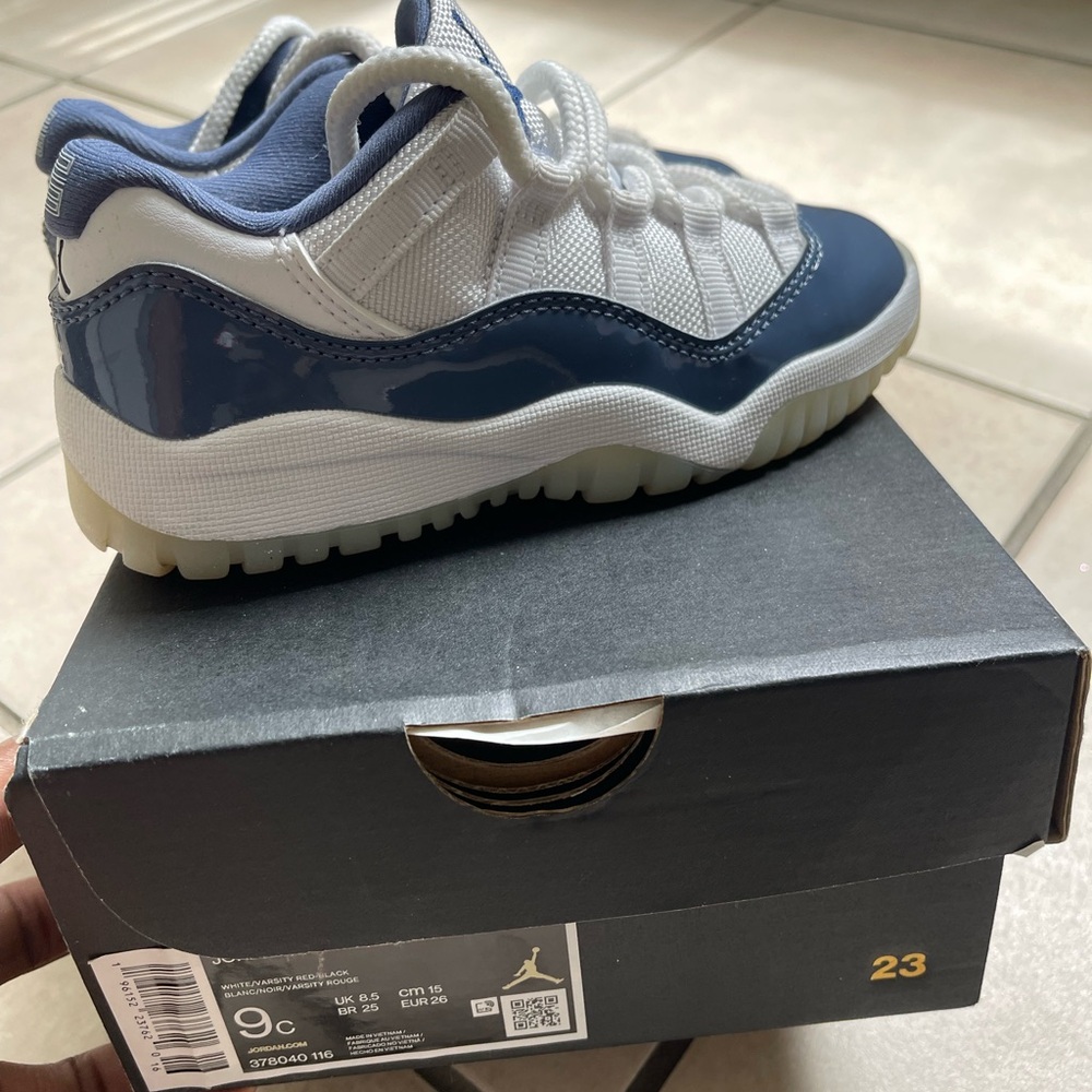 Jordan White and Blue Sneakers Air Jordan 11 Low